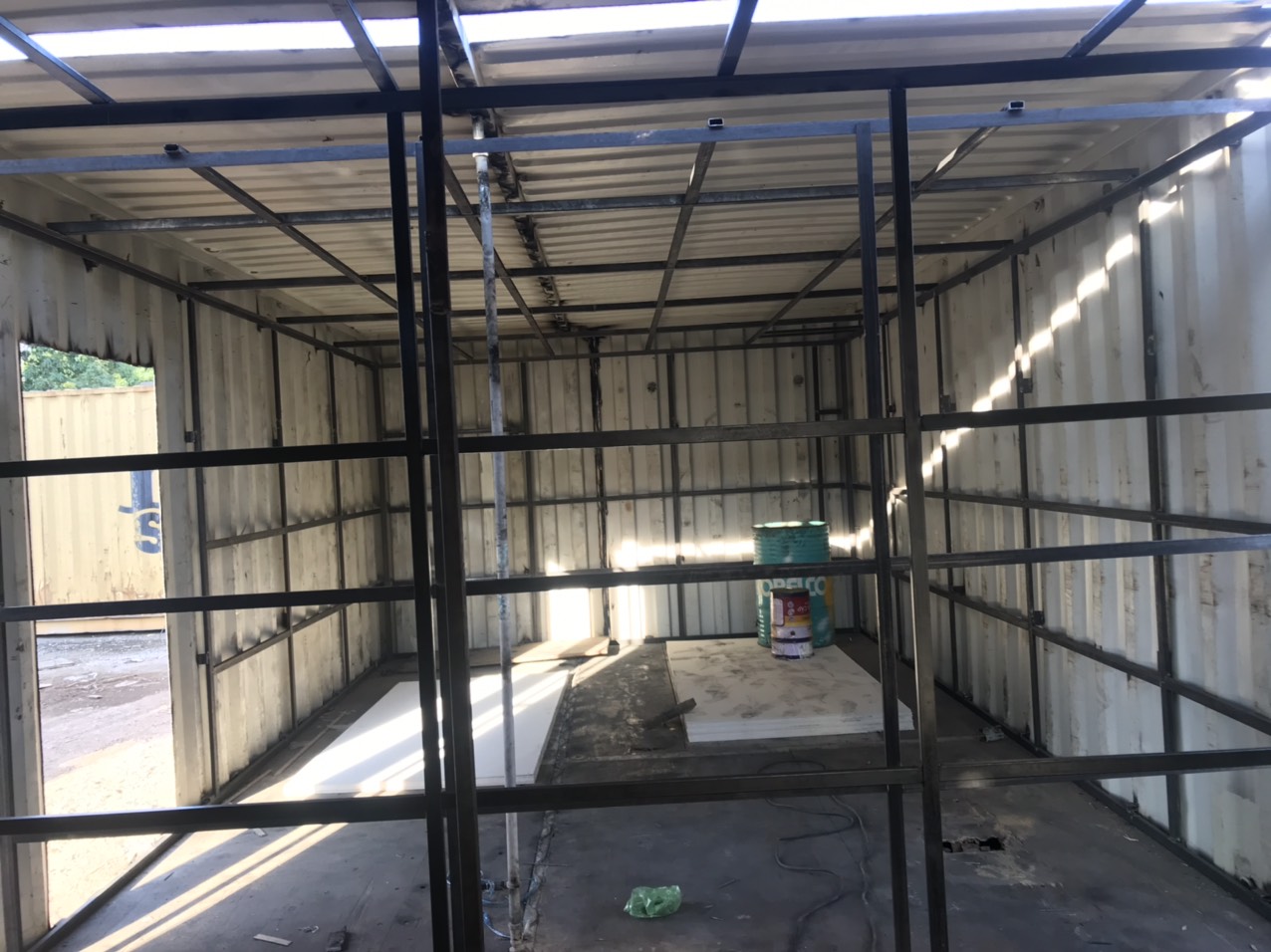Thi cong karaoke container chat luong cao gia tot